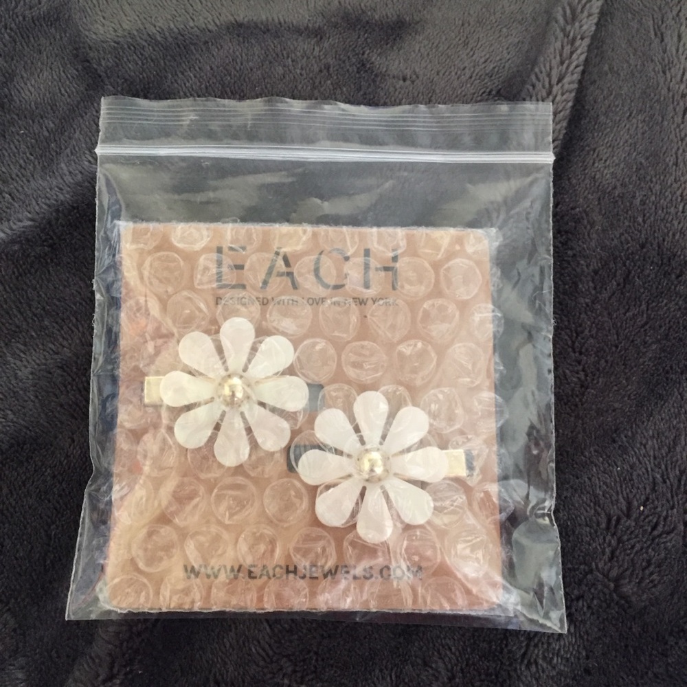 New Each Jewels Hair Clips - Picture 2 of 4